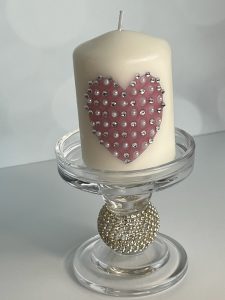 Pearls and crystals of the heart give this gift to a special person anytim